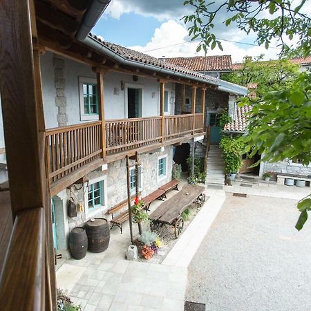 Apartments Valentinus 1800 Sežana Extérieur photo