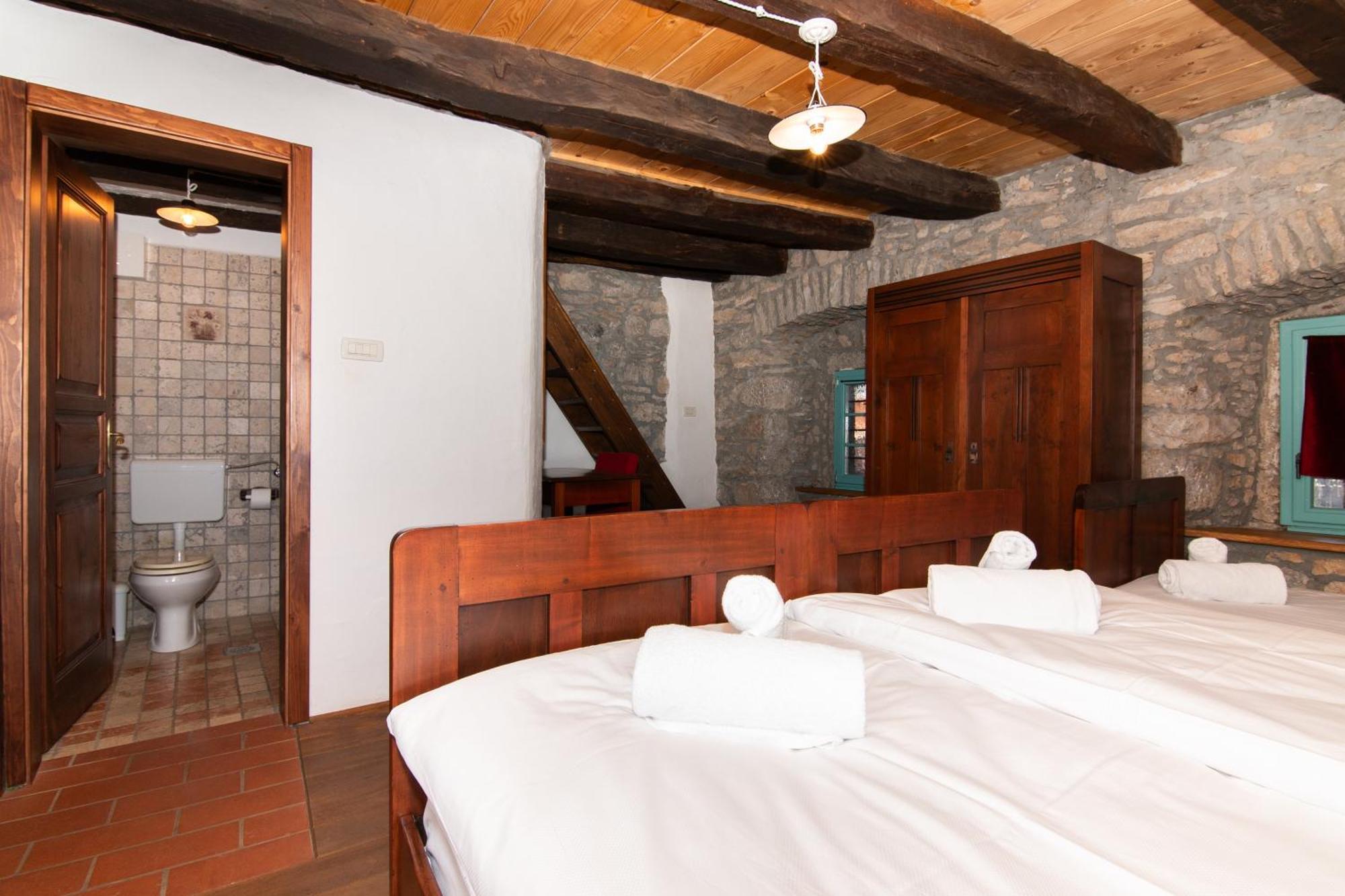 Apartments Valentinus 1800 Sežana Extérieur photo