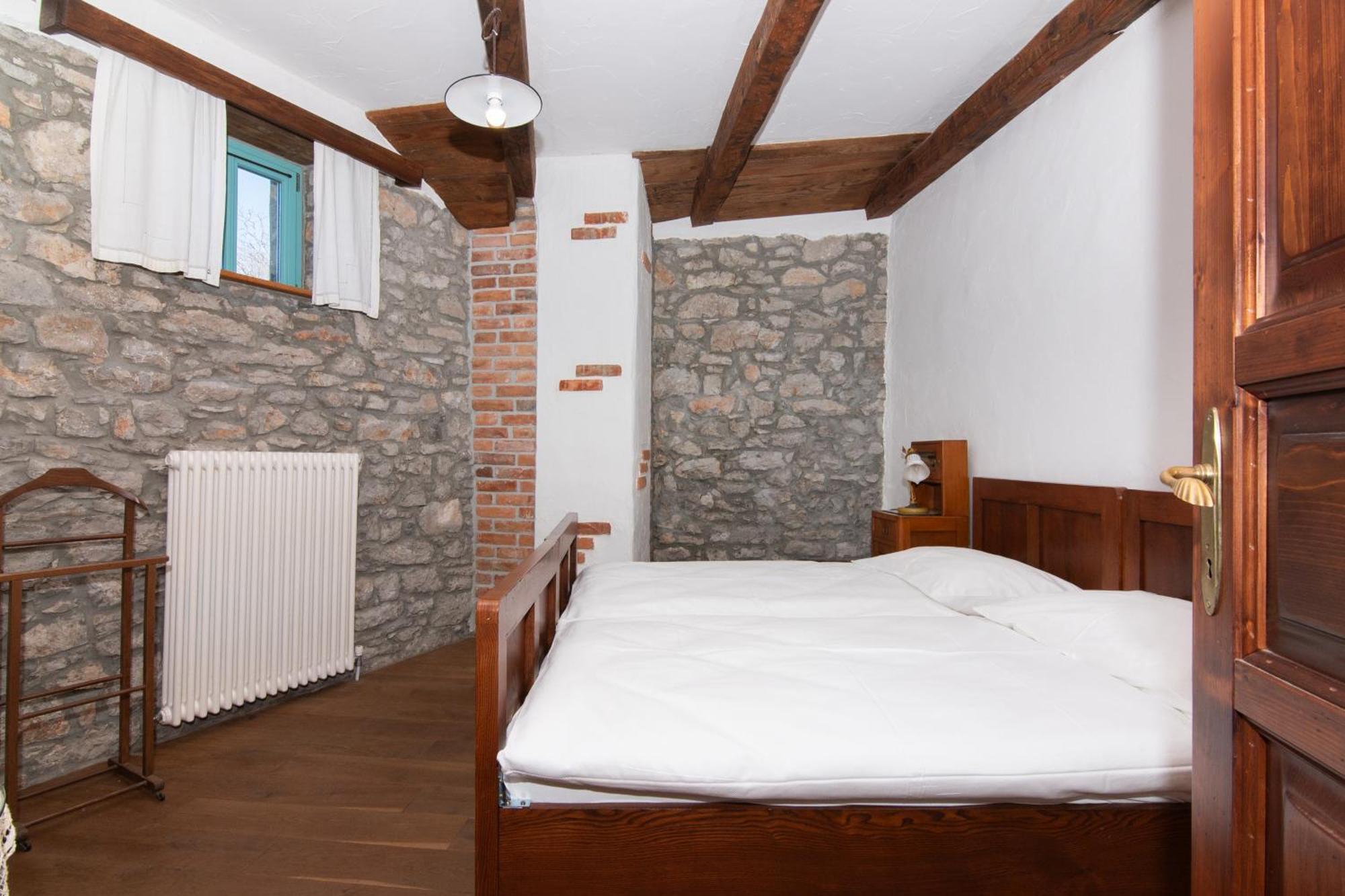 Apartments Valentinus 1800 Sežana Extérieur photo