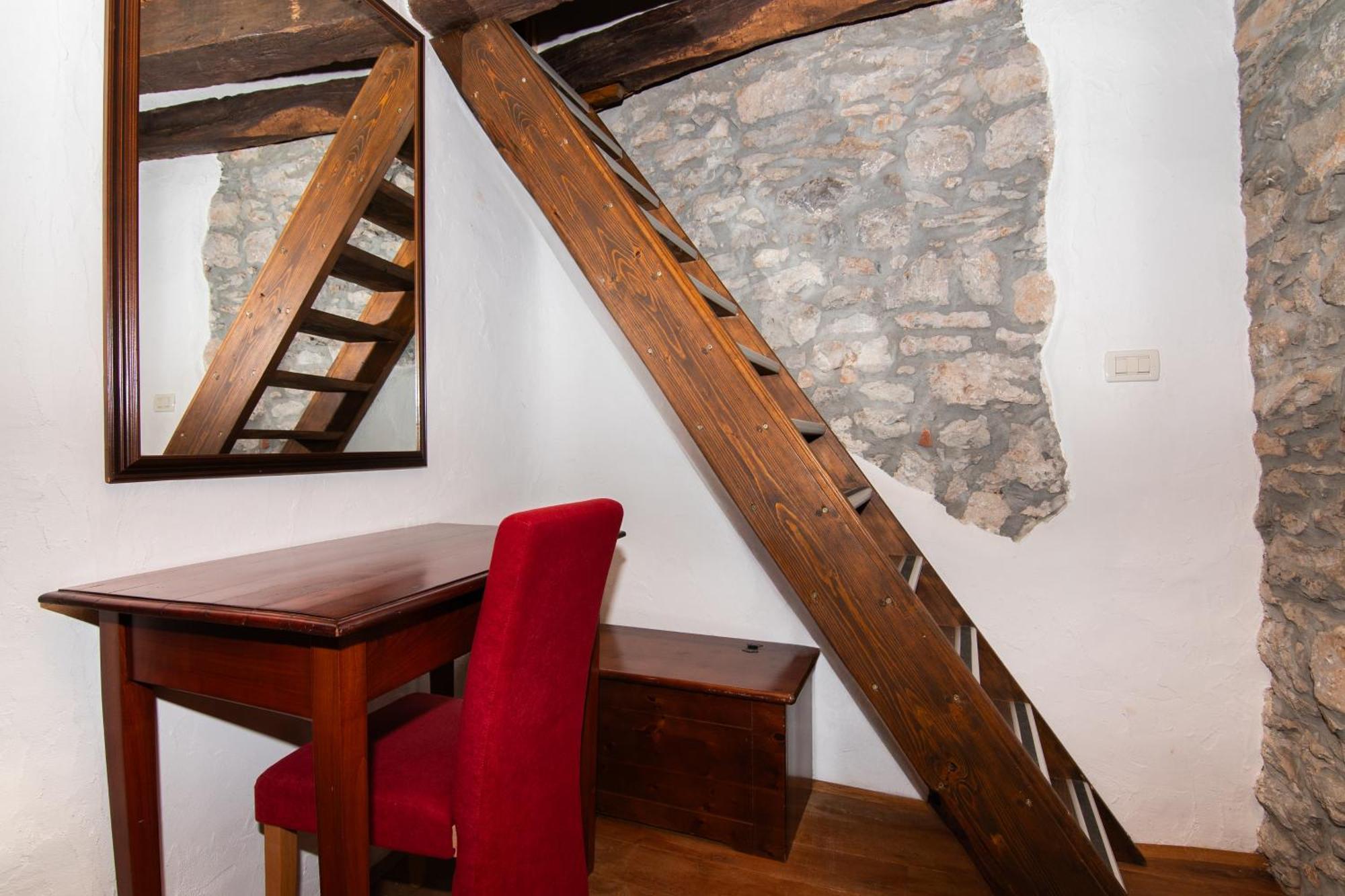 Apartments Valentinus 1800 Sežana Extérieur photo