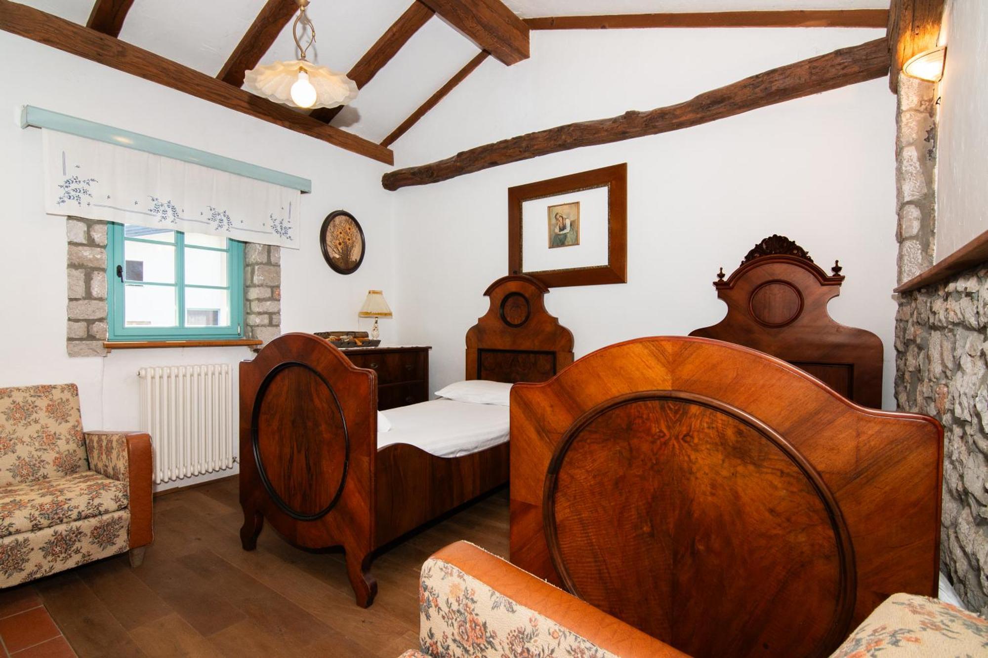 Apartments Valentinus 1800 Sežana Extérieur photo