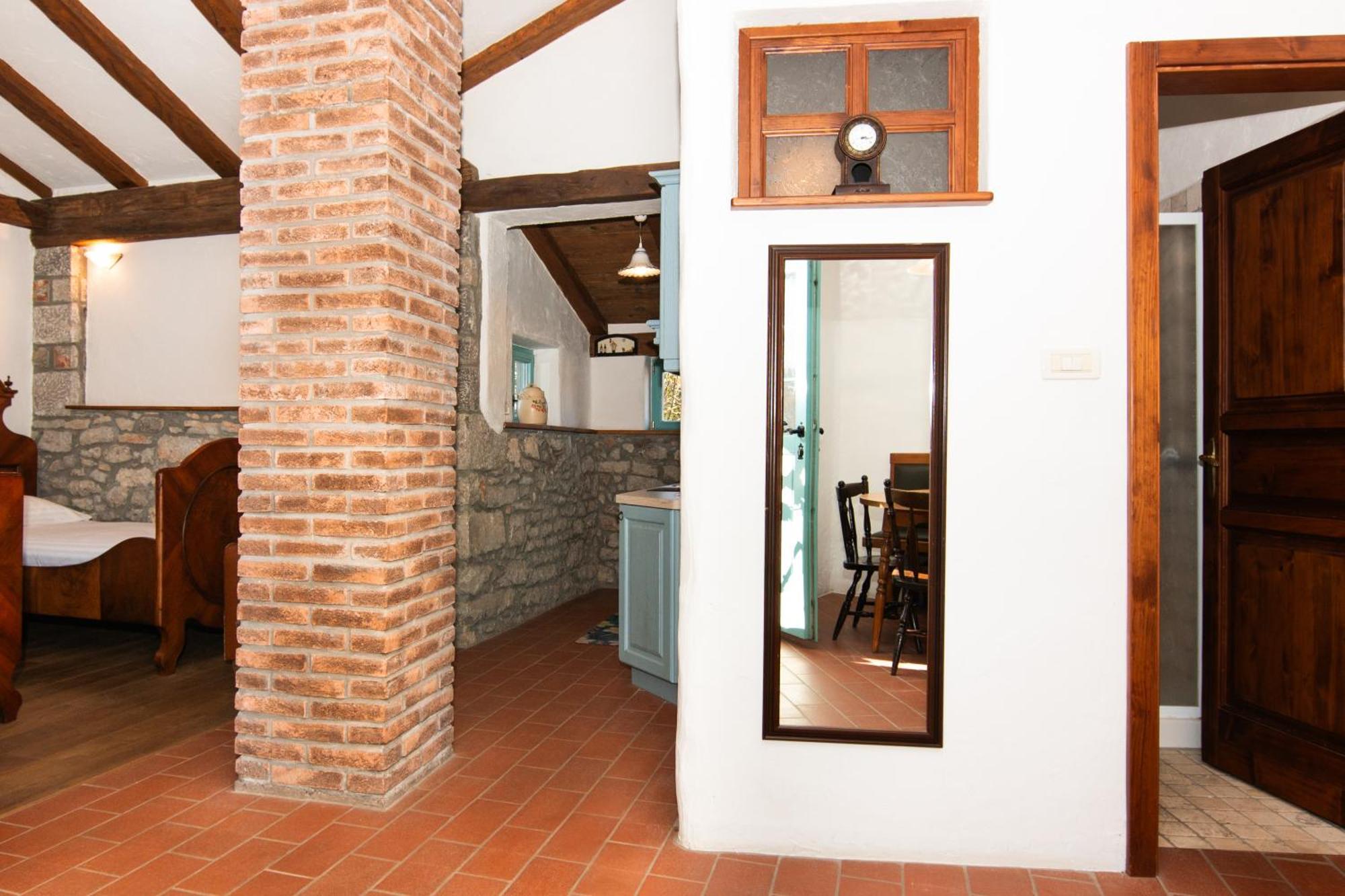 Apartments Valentinus 1800 Sežana Extérieur photo