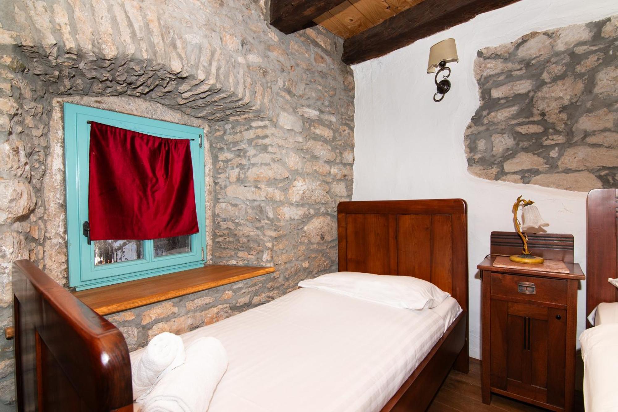 Apartments Valentinus 1800 Sežana Extérieur photo
