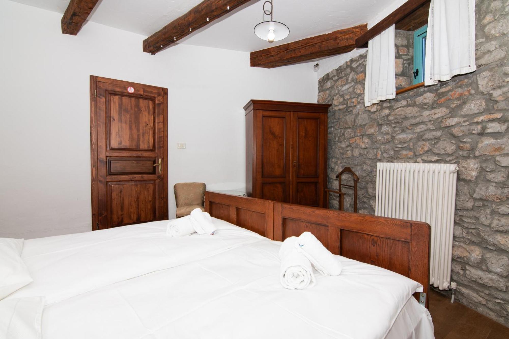 Apartments Valentinus 1800 Sežana Extérieur photo
