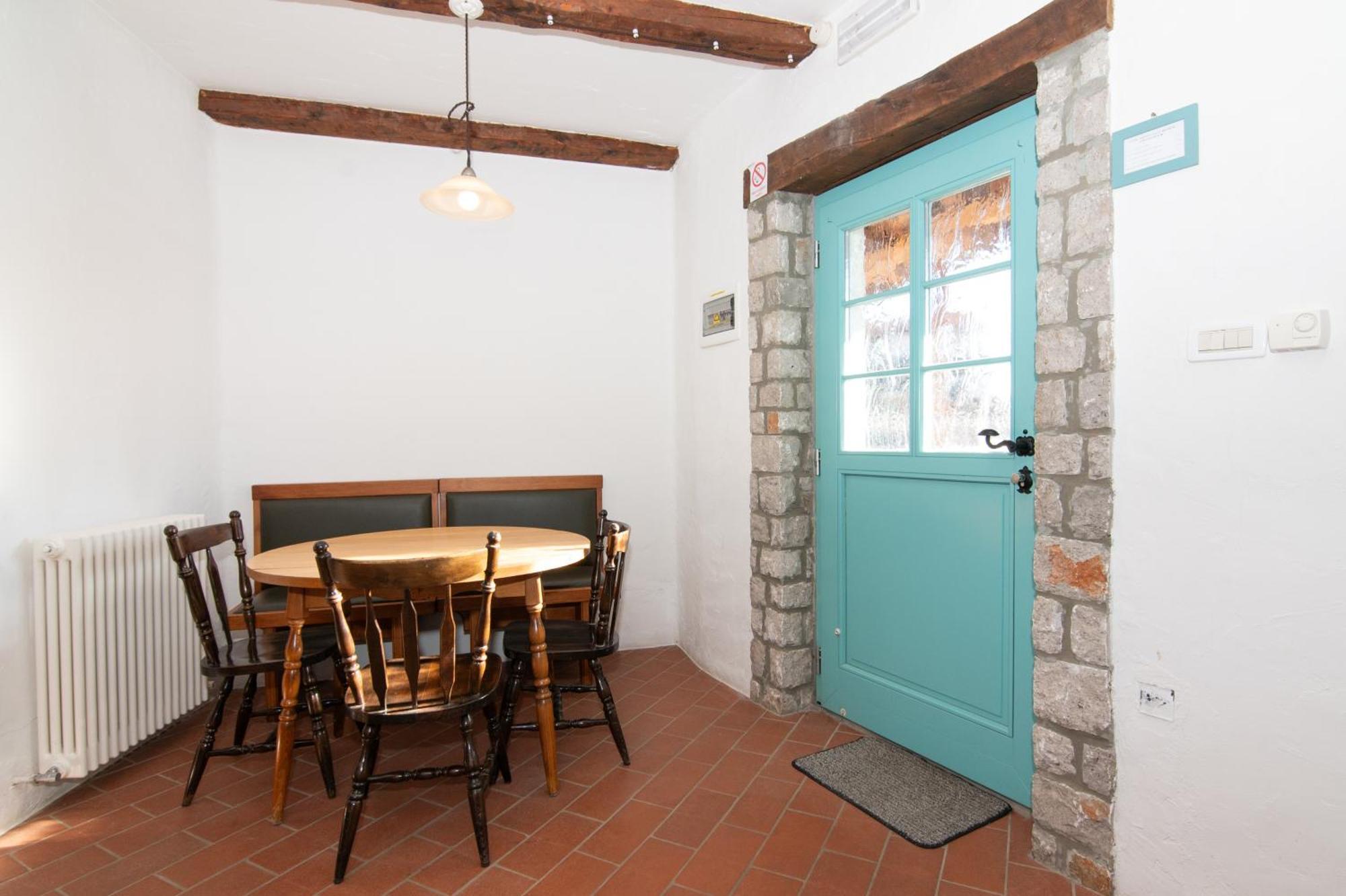 Apartments Valentinus 1800 Sežana Extérieur photo