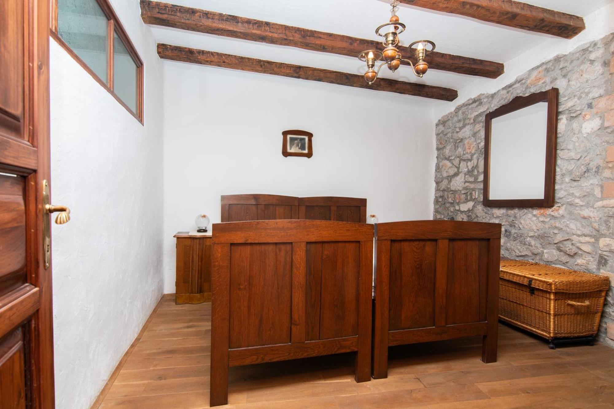 Apartments Valentinus 1800 Sežana Extérieur photo