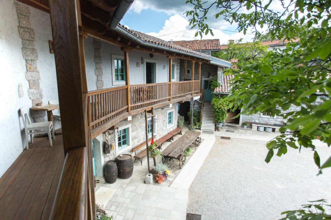Apartments Valentinus 1800 Sežana Extérieur photo